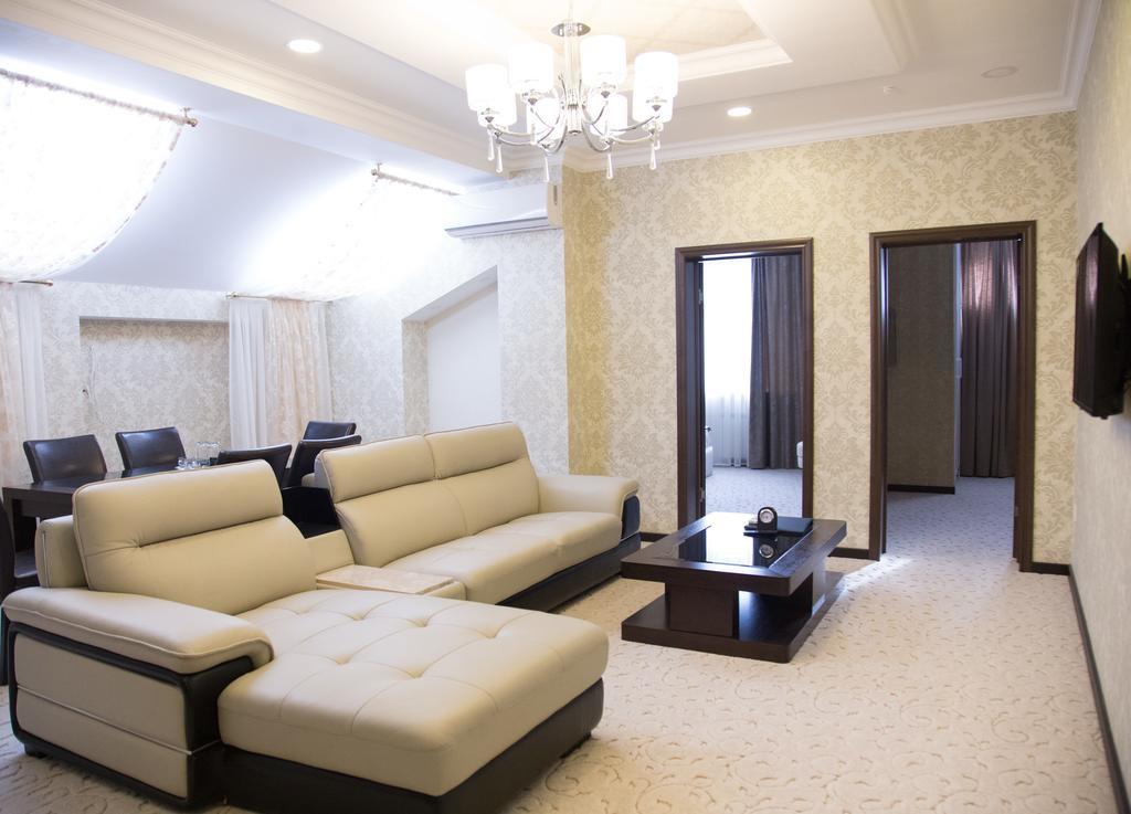 Premier Hotel Bishkek Ngoại thất bức ảnh