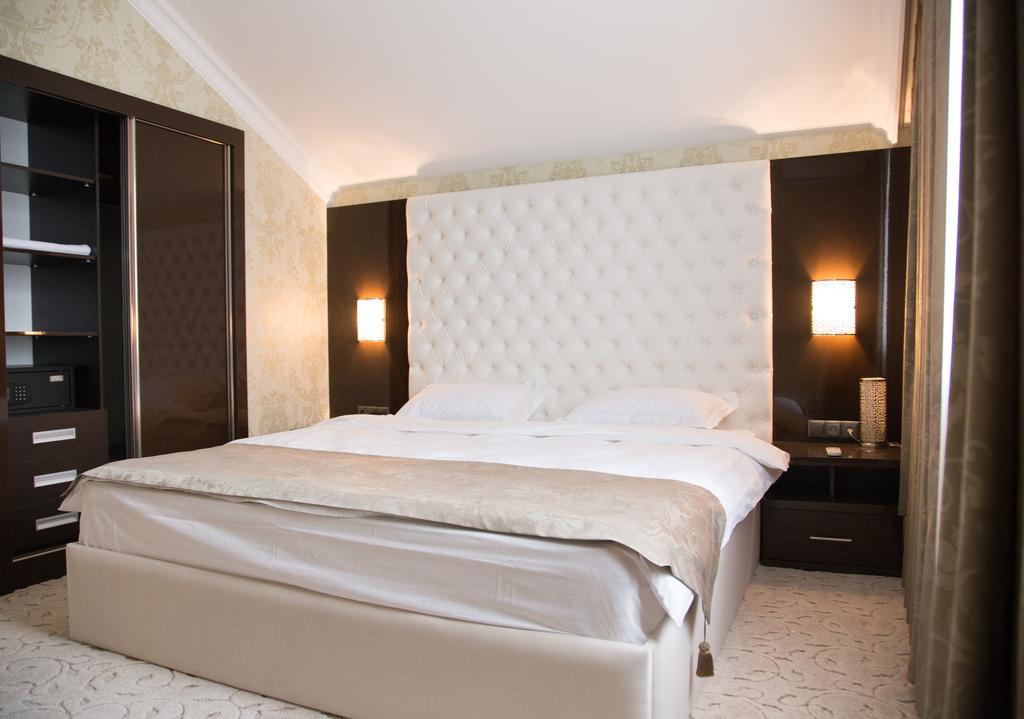 Premier Hotel Bishkek Ngoại thất bức ảnh