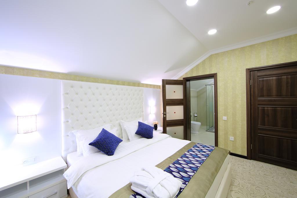 Premier Hotel Bishkek Ngoại thất bức ảnh