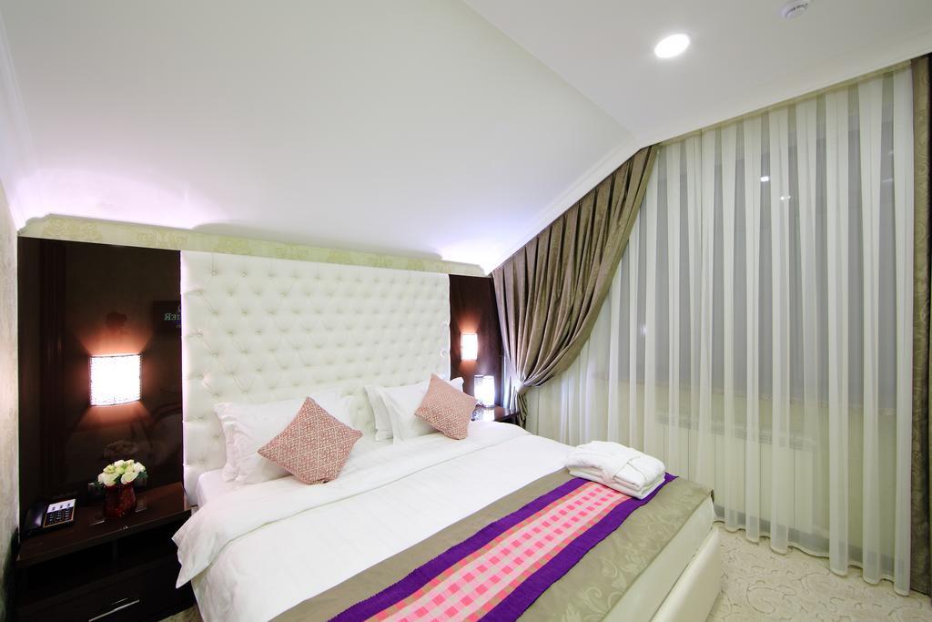 Premier Hotel Bishkek Ngoại thất bức ảnh
