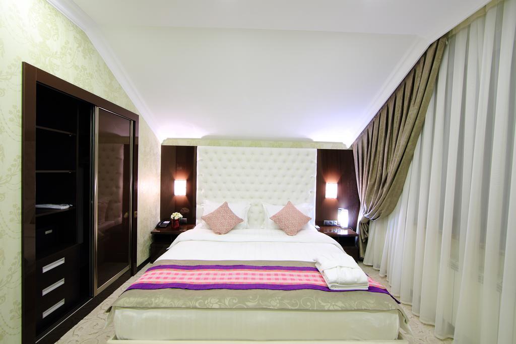 Premier Hotel Bishkek Ngoại thất bức ảnh