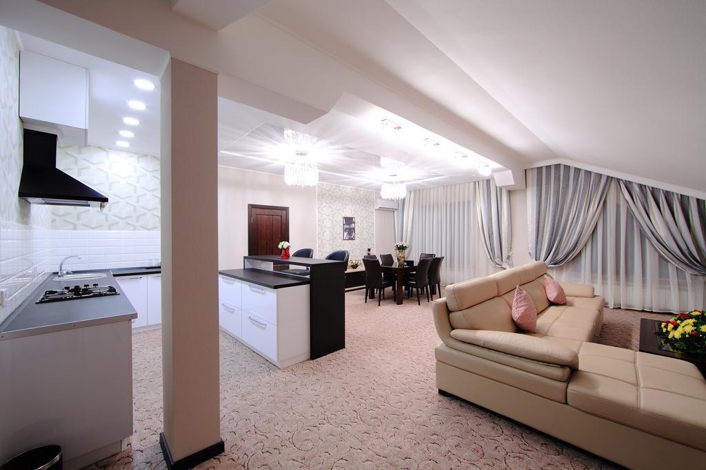Premier Hotel Bishkek Ngoại thất bức ảnh
