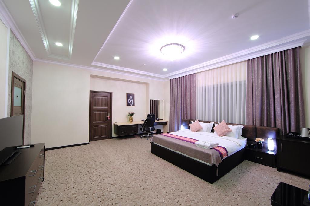 Premier Hotel Bishkek Ngoại thất bức ảnh