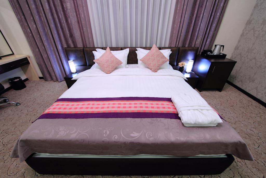 Premier Hotel Bishkek Ngoại thất bức ảnh
