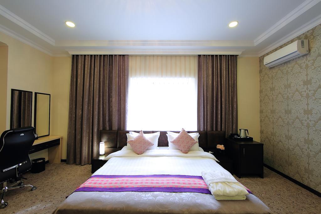 Premier Hotel Bishkek Ngoại thất bức ảnh
