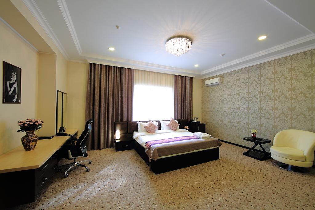 Premier Hotel Bishkek Ngoại thất bức ảnh