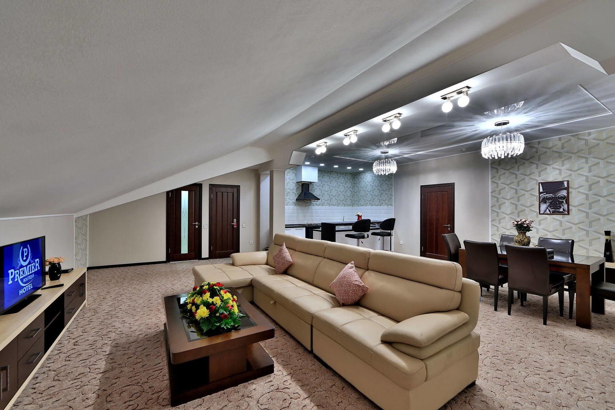 Premier Hotel Bishkek Ngoại thất bức ảnh