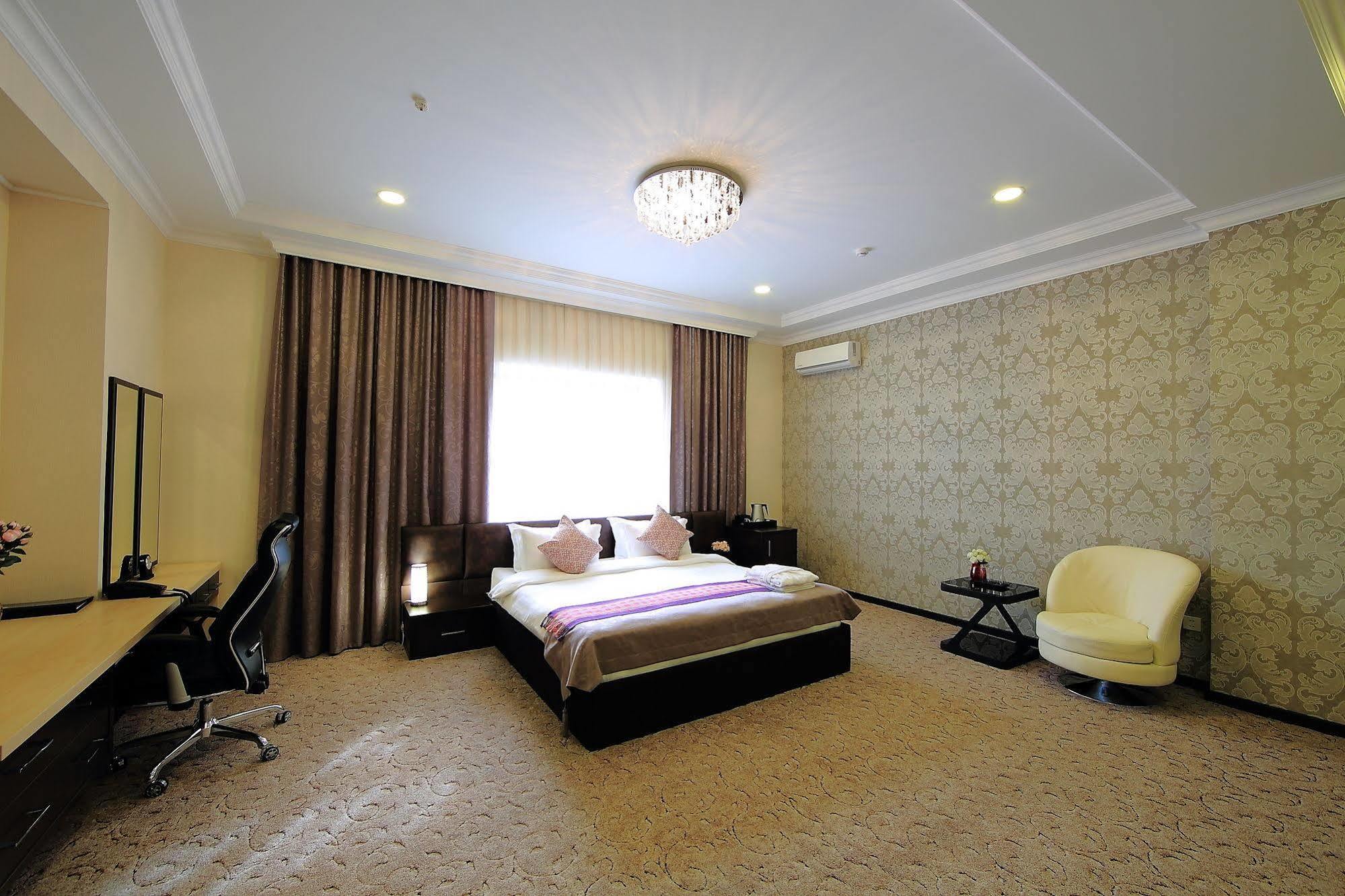 Premier Hotel Bishkek Ngoại thất bức ảnh