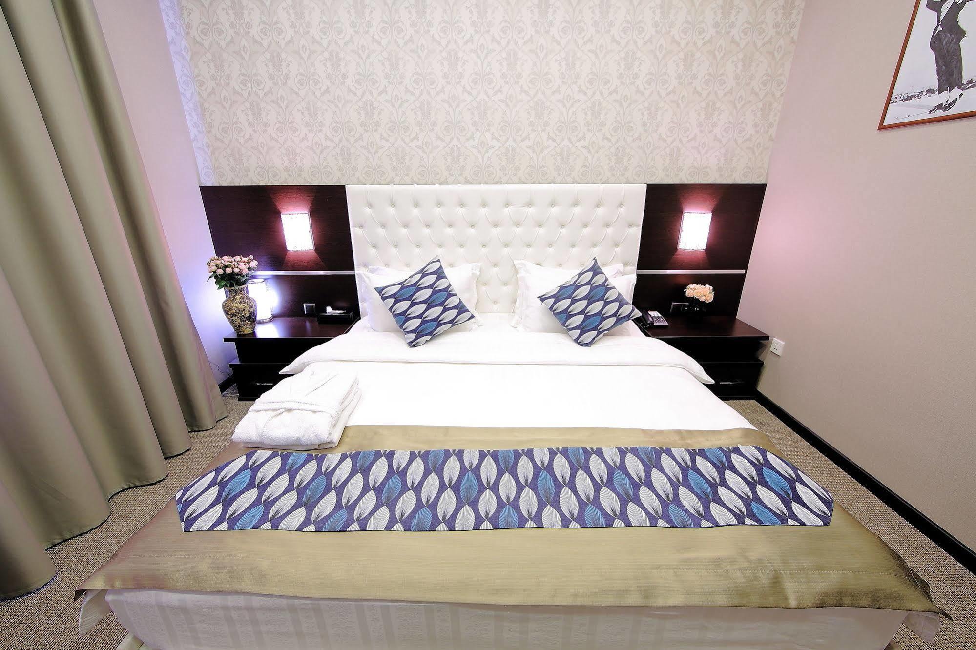 Premier Hotel Bishkek Ngoại thất bức ảnh