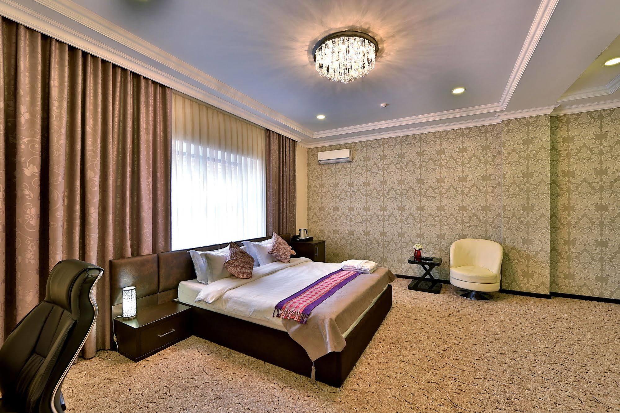 Premier Hotel Bishkek Ngoại thất bức ảnh