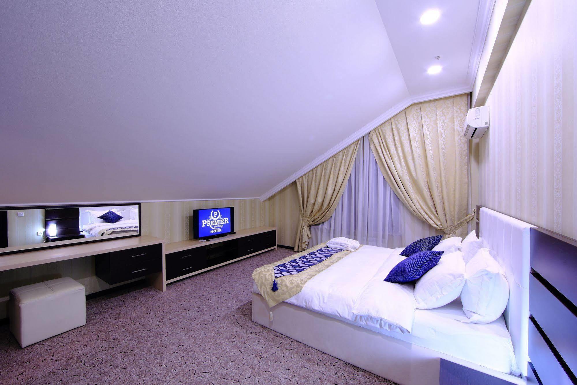 Premier Hotel Bishkek Ngoại thất bức ảnh